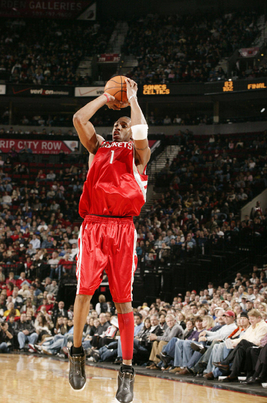 美记：科尔不喜欢库明加的打球方式，他们互相看不顺眼