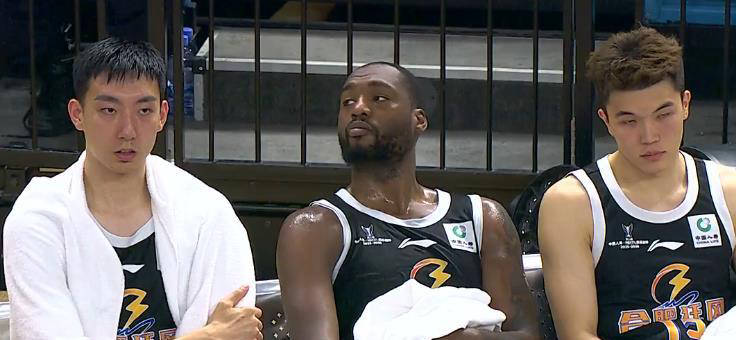 为什么球员在接捕到全场最后一个出局数后会兴奋地向看台抛球