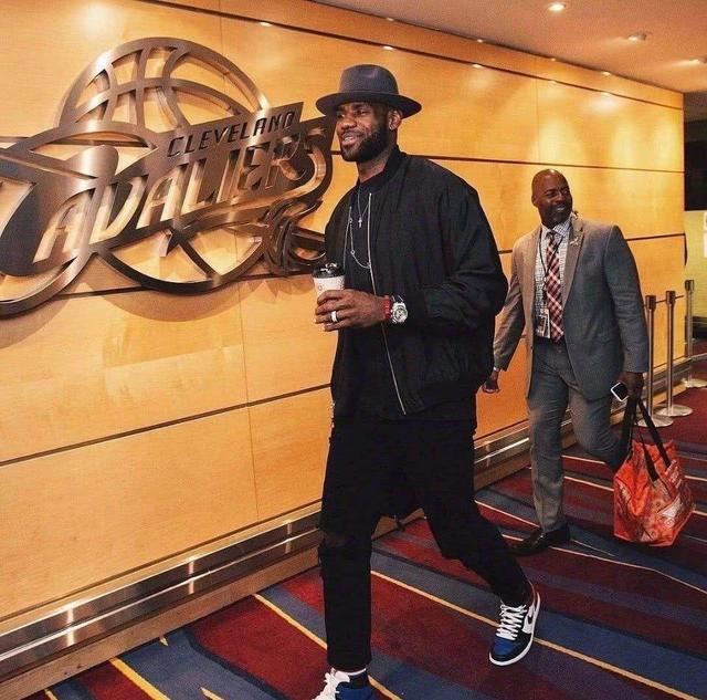 雷迪克：我们稳住了对手反扑的势头，面对不利判罚处理得当