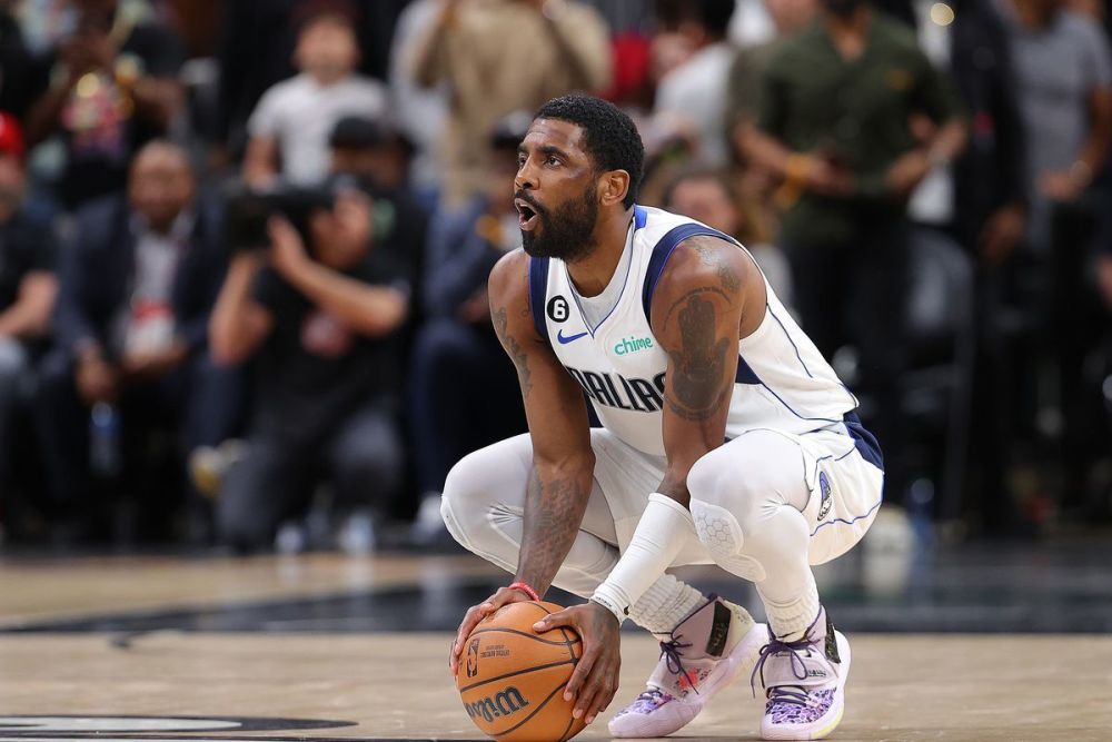 NBA传闻：勒布朗·詹姆斯不会为了帮助湖人队而做出“随意折扣”勒布朗詹姆斯不会轻易降薪，湖人队将通过交易补充阵容，东契奇问题将是焦点。